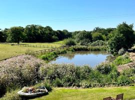 THE HAYLOFT CHESHIRE, farm stay in Congleton