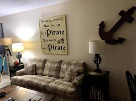 Professor Rousseau's Pirates Lair – apartament w mieście Crystal River