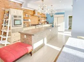 Spacious Oasis - Parking, Private Patio & Roofdeck