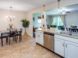 {Quiet Suburban Ranch Hot Tub} Mins Arpt/RIT/DWNT, hotel v destinaci Rochester