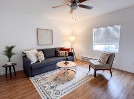 Beautiful Work Stay Retreat in Pueblo Near Downtown, hotel di Pueblo