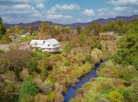 Spiral Gardens Country Park Retreat、Raurimuのペット同伴可ホテル