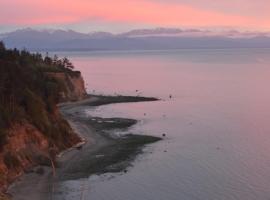 Cliffside Cottage, hotel in Oak Harbor