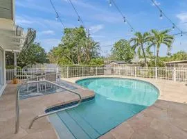 House w/ heated pool in Naples 5 min to beach