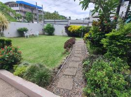Cosy 2 bedroom unit with pool,Wifi, hotel with parking in Suva