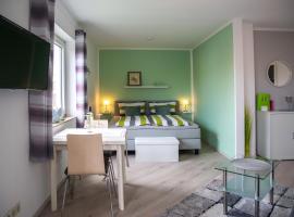 Ferienwohnung Toskana mit Schwimmbad und Sauna, hotel with pools in Bad Bergzabern