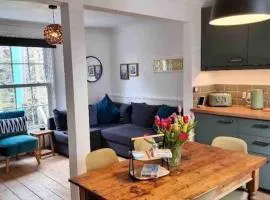 Mermaid Cottage Teignmouth by the beach SLEEPS 7