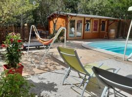 KITOKO L'HERAULT gite close to SALAGOU Lake, hotell med parkeringsplass i Clermont-lʼHérault