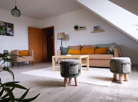 Vienna's Nature Corner - charming rooftop family apartment, hotell med parkering i Gerasdorf bei Wien