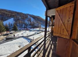 Over The Snow Apartment, hôtel à Borgata Sestriere