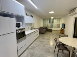 Apartment Marvellous, beach rental sa Bat Yam