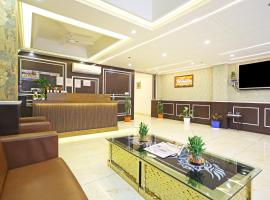 Hotel Decent Suites - Delhi Airport, hotel dicht bij: Internationale luchthaven Indira Gandhi (Palam) - DEL, New Delhi