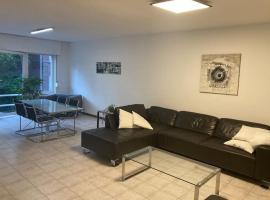 Superbe appartement lumineux et spacieux, allotjament vacacional a Anvers