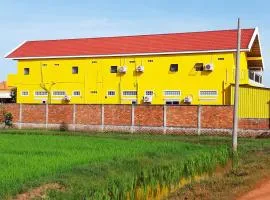 Ban Sokluy bigger AC apartment 1-2pax including kitchen living office space