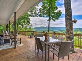 Cozy North Carolina Abode - Deck, Grill and Fire Pit, hotel malapit sa Wolf Ridge Double, Burnsville