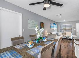 Gorgeous Heated Pool House Near Gulf Beaches!, hotel in Pinellas Park