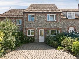 Camelot, cottage in Weybourne