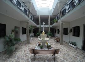 Pousada Golden House - Próxima ao Thermas no Centro de Aguas, hotell i Águas de São Pedro