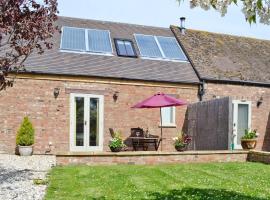 The Lodge At The Granary, holiday home in Alderton