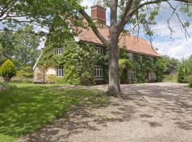 Old Hall Farm House, holiday home in Saint James