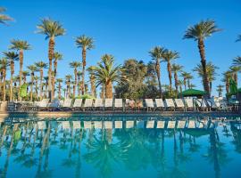 Palm Springs Camping Resort Loft Cabin 1, feriepark i Palm Desert