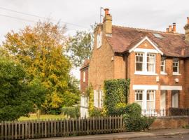 Midsomer Cottage- Spacious Victorian Cottage with parking & garden - Close to City and ring road, Ferienunterkunft in Oxford