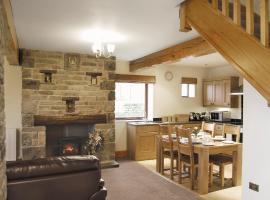 Hutter Hill Barn West, hotel with parking in Silsden