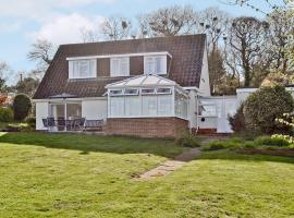 Sandrock, villa in Brighstone