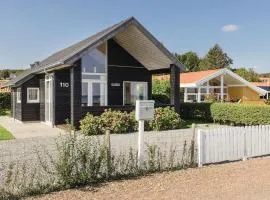 Two-Bedroom Holiday Home In Bjert