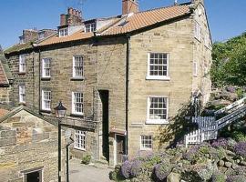Flagstaff Cottage, hotel with parking in Robin Hood's Bay