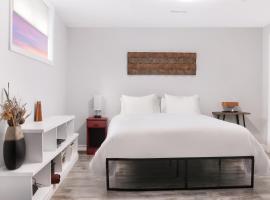 1 Bedroom Studio Close To University Of Guelph, жилье для отдыха в городе Гуэлф