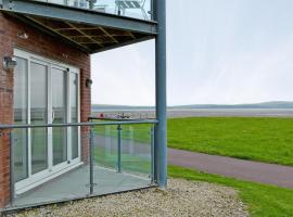 Waters Edge, holiday home in Llanelli