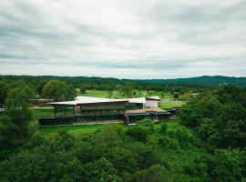 SNOW PEAK FIELD SUITE SPA HEADQUARTERS, spa hotel sa Morimachi