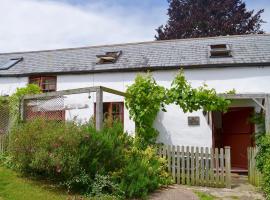 The Workshop - 27716, holiday home in Tipton Saint John