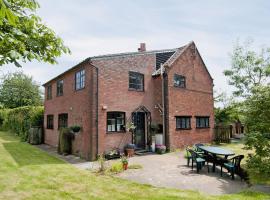 Field Cottage, hotel with parking in Sudbourne