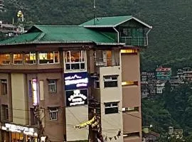 Amarjeet Hotel