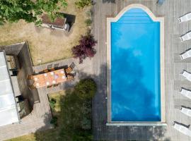 Crazy Villa Ecottay 61 - Heated pool & sauna - 2h from Paris - 30p: La Loupe şehrinde bir villa