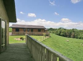Woodside Lodge - Hw7520, hotel with parking in Penybont