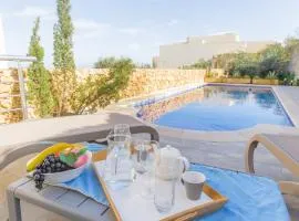 Ta'Siku Gozitan villa Pool & hot tub - Happy Rentals