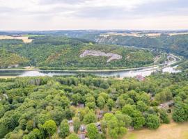 Envie de vous évader dans la vallée de la Meuse?, holiday home in Hastière-par-delà