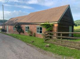 Cow Shed, hotel with parking in Farden