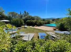 Exclusive leisure pool - Italian biological Gardens - pool house - 11 guests, hotell i Marzolini