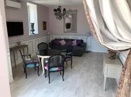 Cottage du chateau for 4 people 90 M- 2 bedrooms 2 bathrooms pool