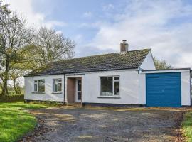 Little Blagdon Bungalow, holiday home in North Tamerton