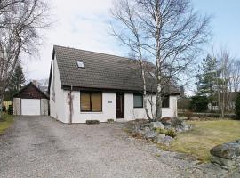 Rowan Cottage, hotel with parking in Carrbridge