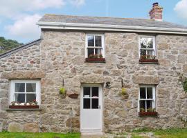 Meadow Cottage, hotel in St Just