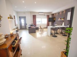 Kalafatis Downtown Apartment, hotel in Itea