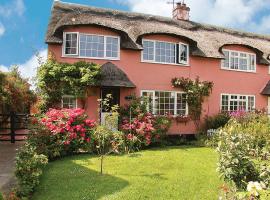 Harbour Cottage, pet-friendly hotel in Winterton-on-Sea