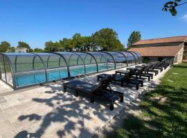 La Millière - Chambres d'hôtes - Piscine & campagne - Marie-Anne & Marie-Adélaïde, B&B din Le Poiré-sur-Vie