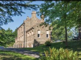 Station House, vacation home in Durham